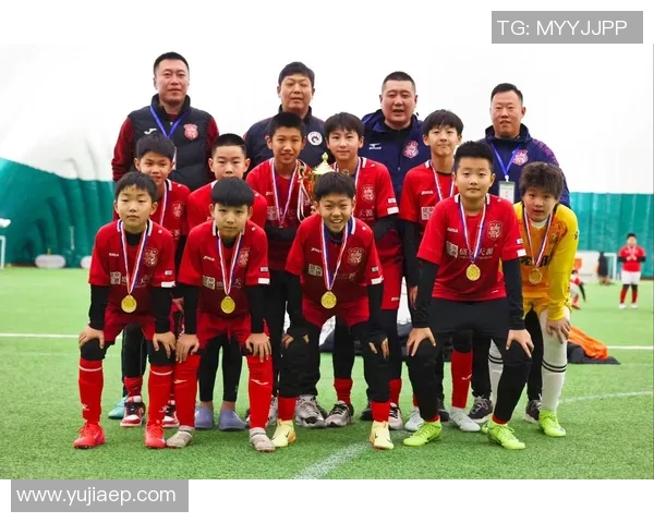 外国足球明星送祝福迎新年展现多元文化魅力与团结精神