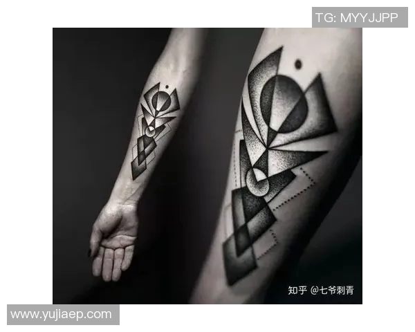 全身纹身女足球明星展现个性与实力的完美结合引领潮流新风尚 全身纹身女足球明星展现个性与实力的完美结合引领潮流新风尚