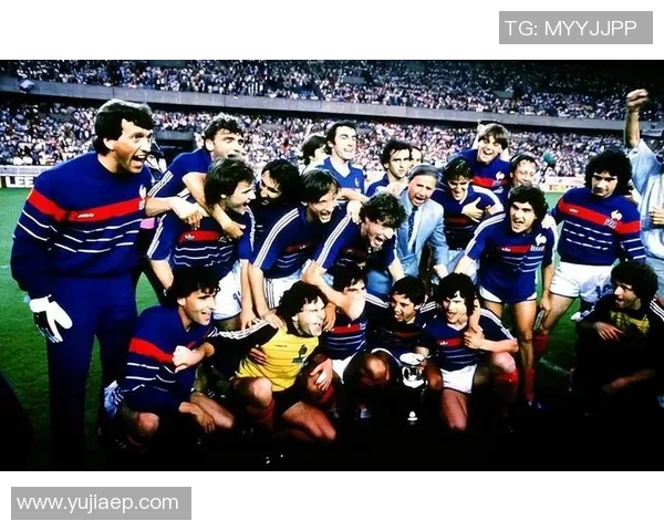 历代足球明星球员的辉煌历程与传奇故事回顾 历代足球明星球员的辉煌历程与传奇故事回顾