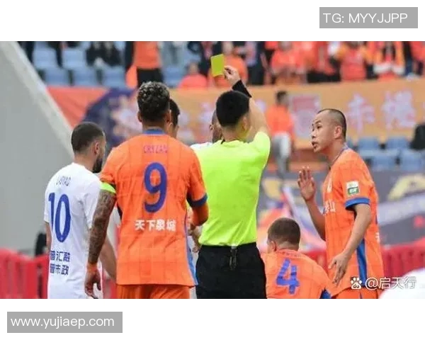 足球明星在赛场上流泪的感人瞬间揭示了他们背后的辛酸与坚持 足球明星在赛场上流泪的感人瞬间揭示了他们背后的辛酸与坚持