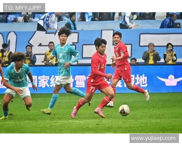 中国足球明星齐聚一堂精彩对决引发球迷热潮与期待