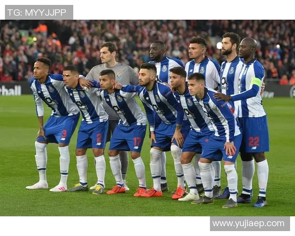 蓝色7号球衣足球明星的辉煌历程与场上风采揭秘 蓝色7号球衣足球明星的辉煌历程与场上风采揭秘