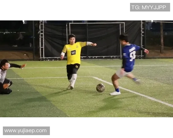 足球明星经典射门瞬间回顾展现足球魅力与激情的精彩时刻 足球明星经典射门瞬间回顾展现足球魅力与激情的精彩时刻