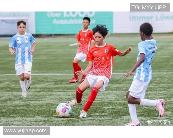 欧洲杯赛场上的中国足球宝贝展现风采与激情引领时尚潮流